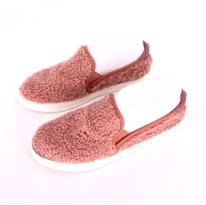 Mad Love Kam Fuzzy Sherpa Casual Sneaker Pink New